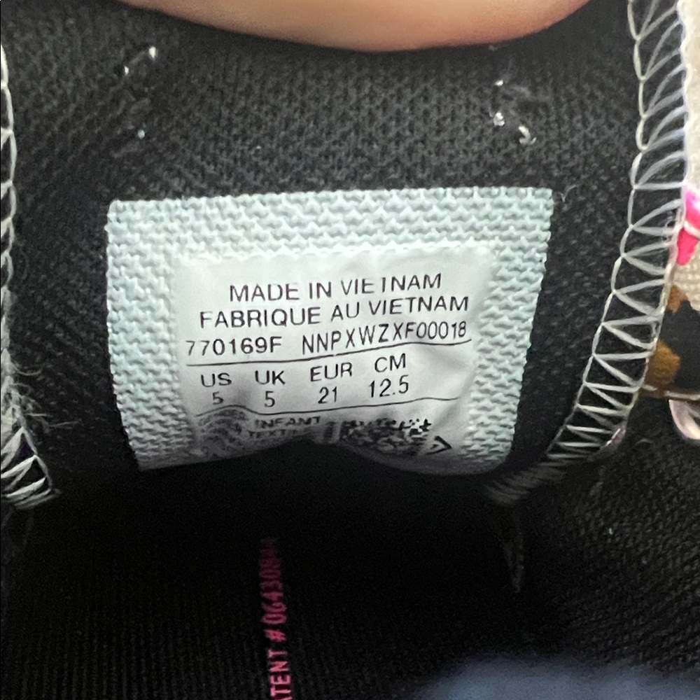 Converse Toddler Black and Pink Patterned 5 - Picture 3 of 3